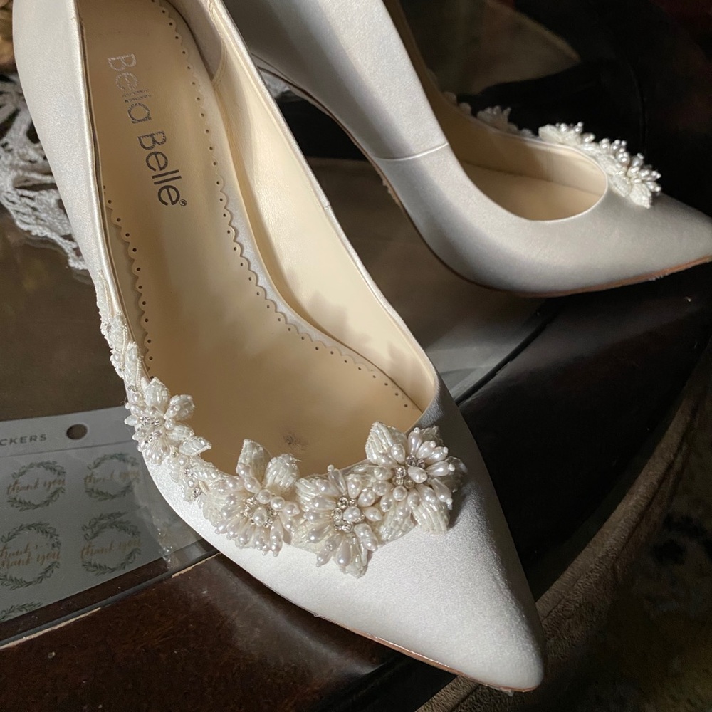 JASMINE 3D Floral Pearls And Ivory Beads Wedding